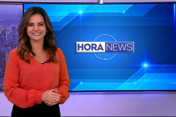 Kely Godoy apresentando o Hora News após pane na Record