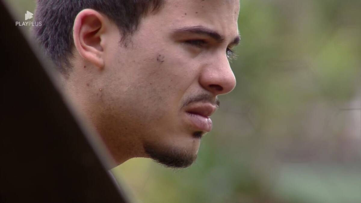 Thomaz chorando em A Fazenda