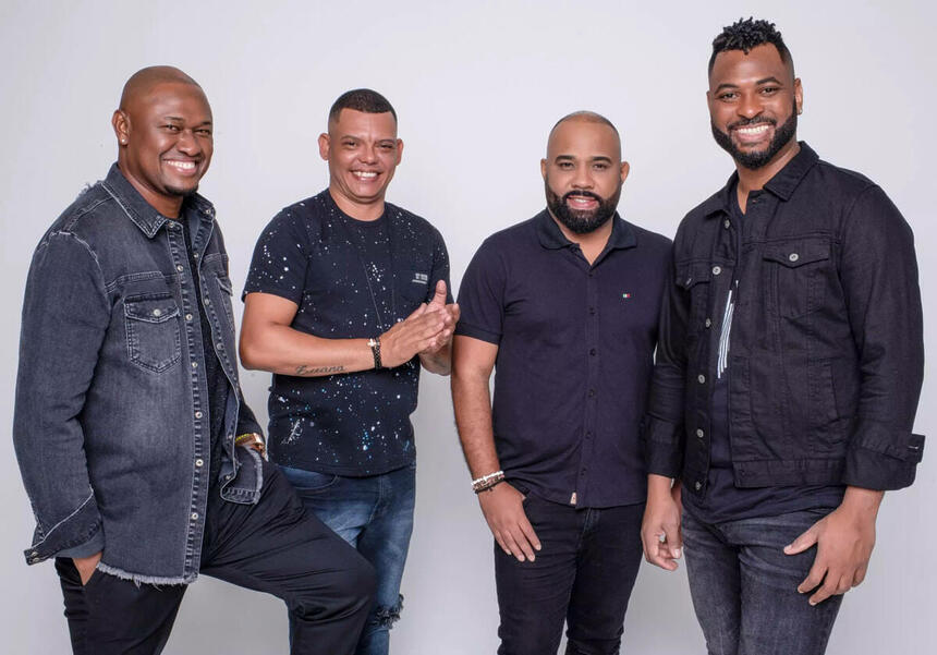 Integrantes do grupo Vou Pro Sereno durante photoshoot de divulgação de álbum