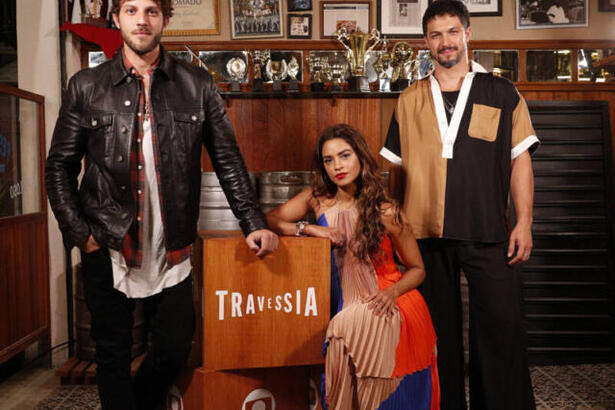 Chay Suede, Lucy Alves e Romulo Estrela na coletiva de imprensa de TravessiaTravessia