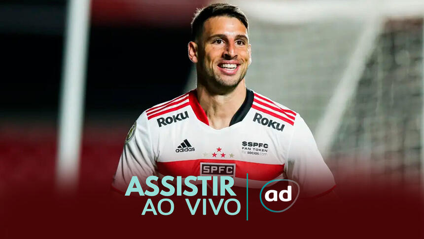 Calleri comemorando um gol com a camisa do São Paulo, na arte de divulgação do jogo