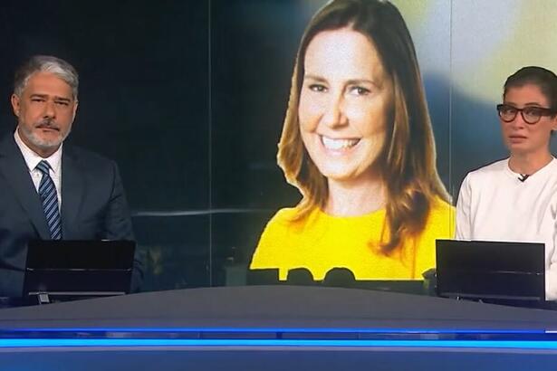 William Bonner e Renata Vasconcelos emocionados durante gravação do Jornal Nacional, da TV Globo