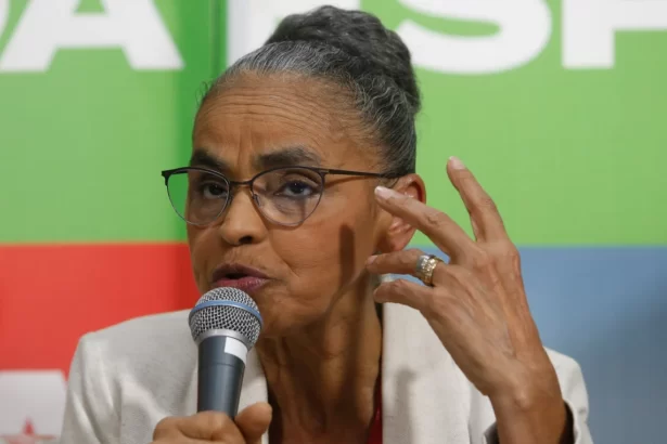 Marina Silva em trecho de um discurso na campanha de Lula