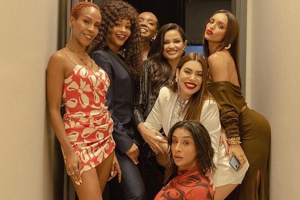 Karol Conká, Juliana Alves, Thelma Assis, Juliette, Rafa Kalimann, Naiara Azevedo e Linn da Quebrada durante os bastidores do Altas Horas