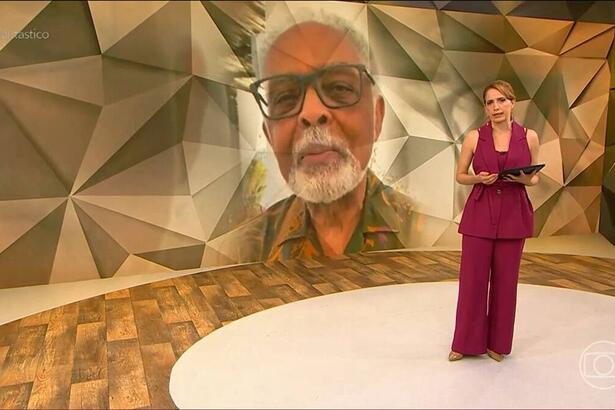 Gilberto Gil no telão do Fantástico