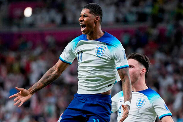 Jogadora Marcus Rashford, com a camisa da Inglaterra, em trecho do jogo entre Inglaterra e País de Gales