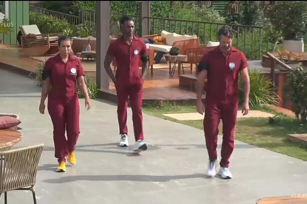 Moranguinho, Pelé e Iran Malfitano saem da sede e caminham para fazer a Prova de Fogo em A Fazenda 14