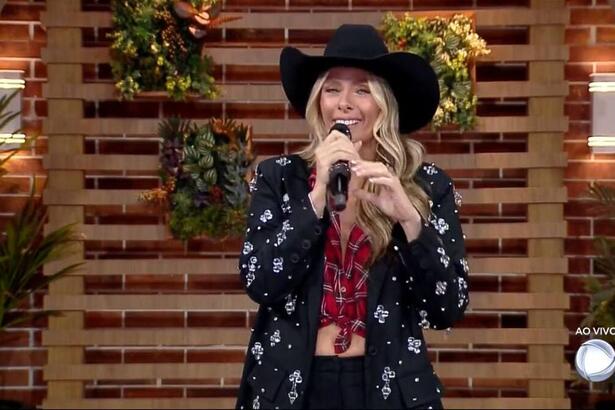 Adriane Galisteu na apresentação de A FazendA.