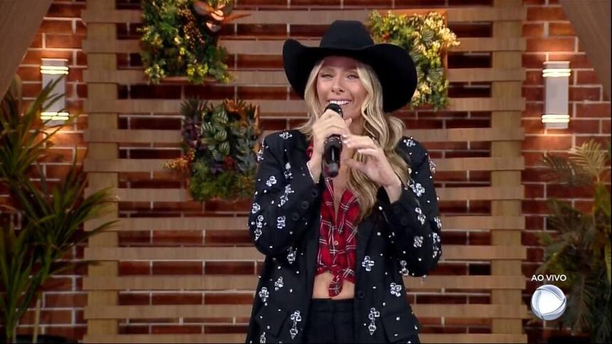 Adriane Galisteu na apresentação de A FazendA.