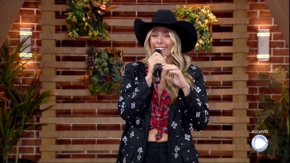 Adriane Galisteu na apresentação de A FazendA.