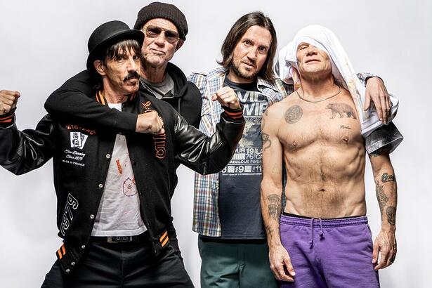 Anthony Kiedis, Flea, Jack Irons e John Frusciante durante ensaio fotográfico para divulgação de álbum