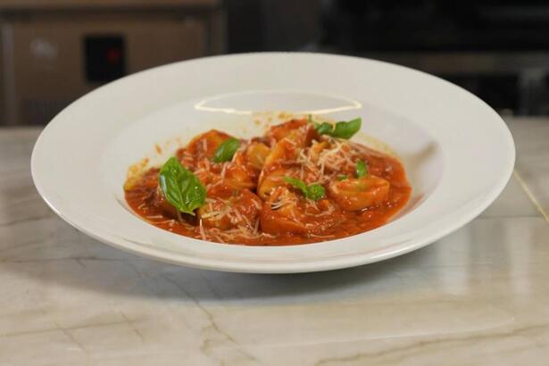 Tortelli de berinjela e ricota com molho pomodoro pronto no Mais Você