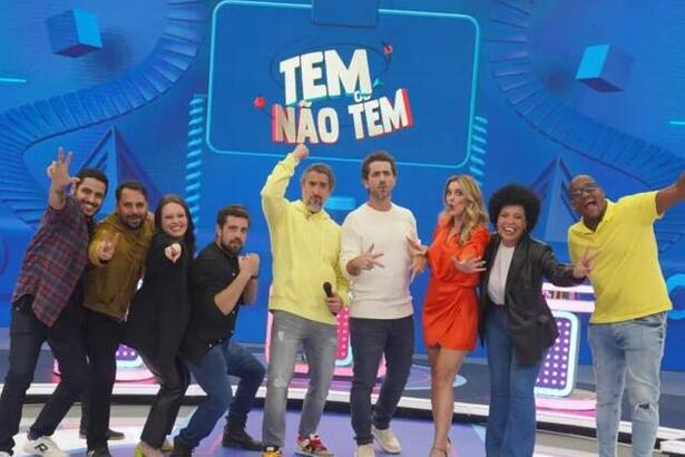 Marcos Mion ao lado do time de Rafael Cardoso e Felipe Andreoli