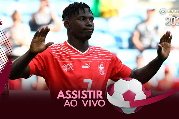 Jogador Embolo, com a camisa da Suíça,, na arte de onde assistir ao jogo Sérvia x Suíça