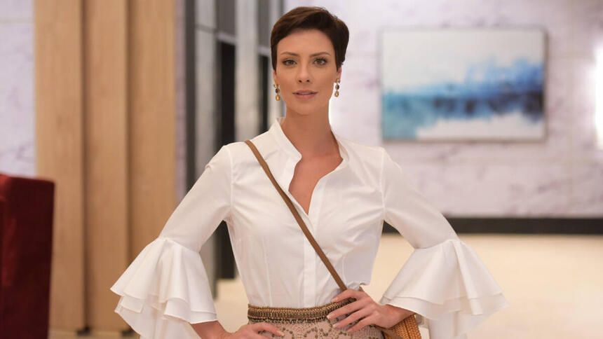 Camila Rodrigues, como Sophia Alencar, em trecho da novela Topíssima