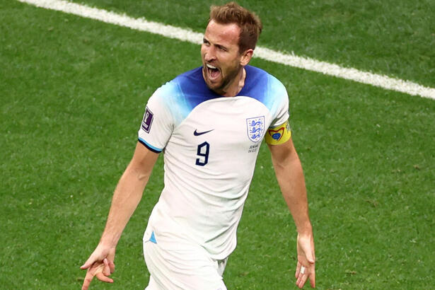 Karrry Kane, em campo com a camisa da Inglaterra, em jogo da Copa do Mundo