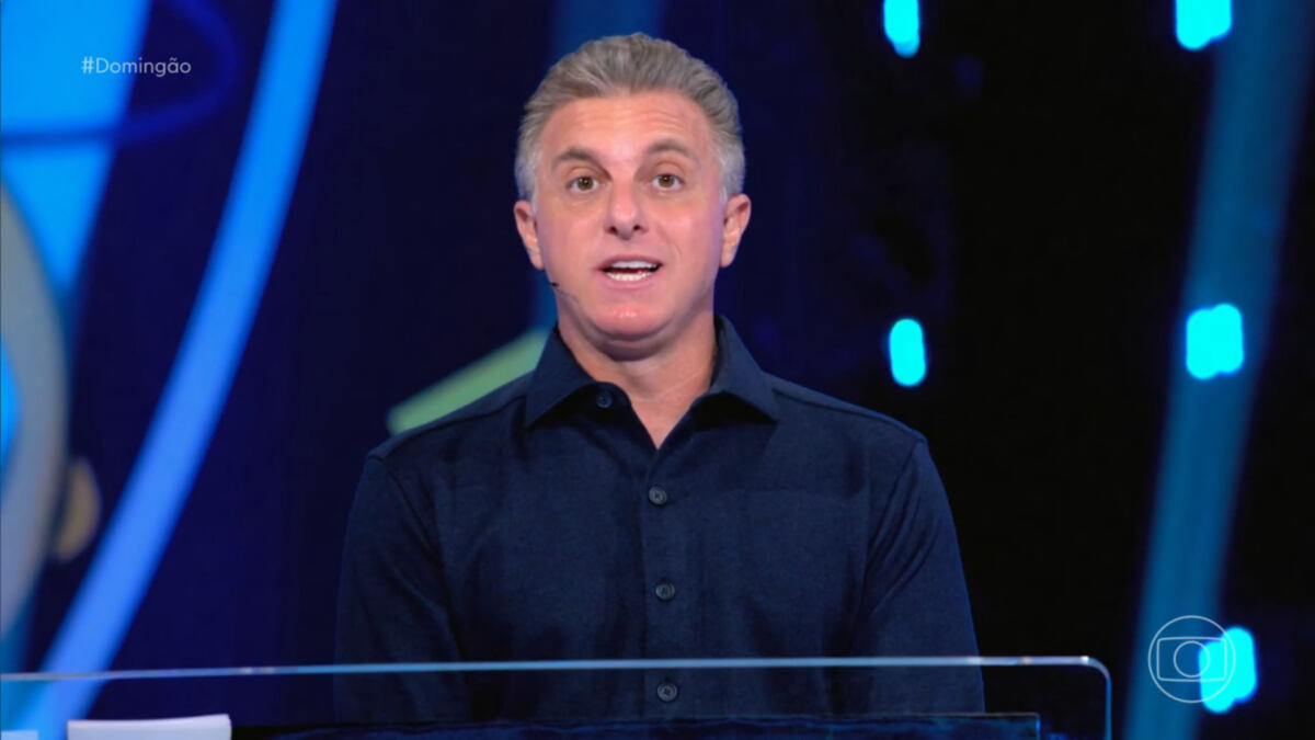 Luciano Huck em trecho do quadro "Quem quer ser milionário?'