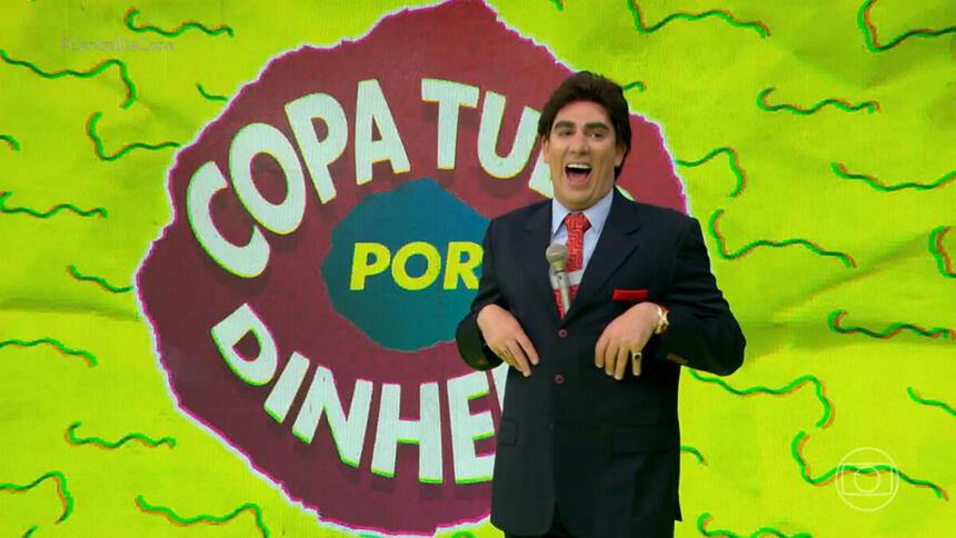 Marcelo Adnet, vestido de Silvio Santos, no quadro Que Doha é essa