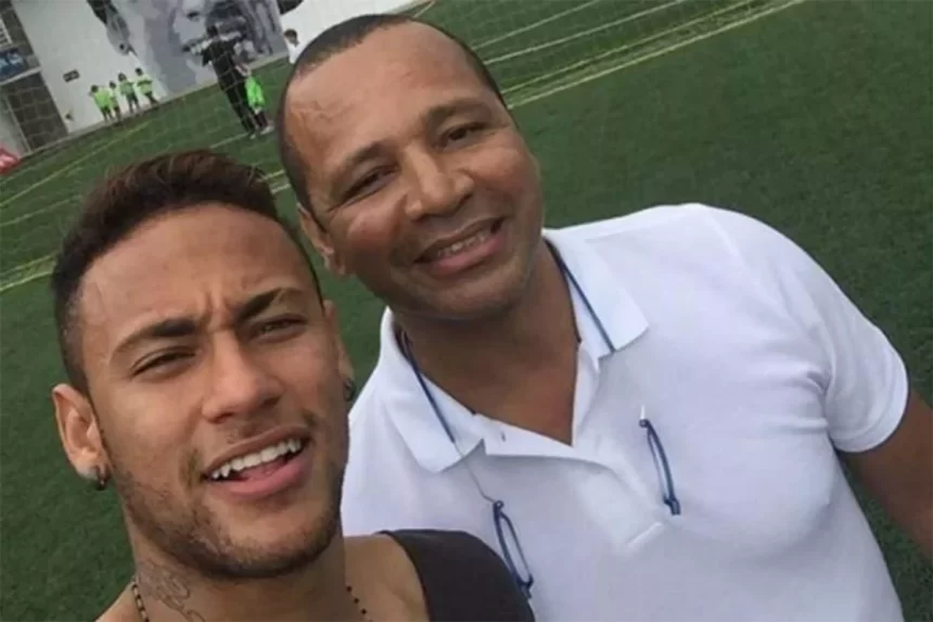 Neymar e Neymar Pai juntos, abraçados, em uma selfie