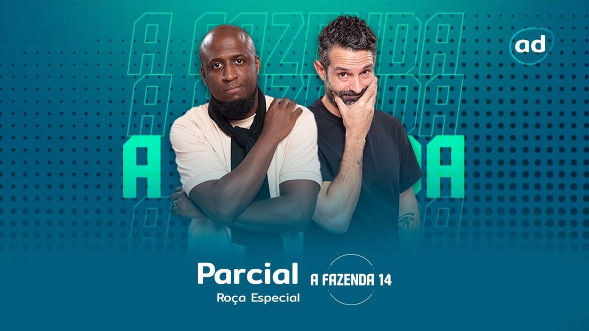 Na imagem, André com uma camisa branca e mão no ombro ao lado de Iran Malfitano que está com uma camisa preta e a mão na boca.