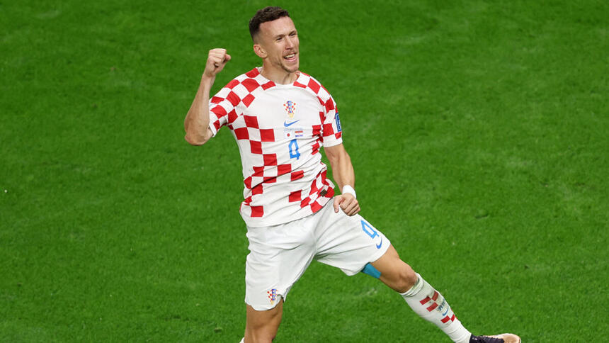 Jogador Perisic, em campo com a camisa da Croácia, em jogo da Copa do Mundo