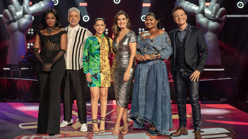 Lulu Santos, Gaby Amarantos, Michel Teló, Iza, Fátima Bernardes e Thaís Fersoza no palco do The Voice Brasil, juntos