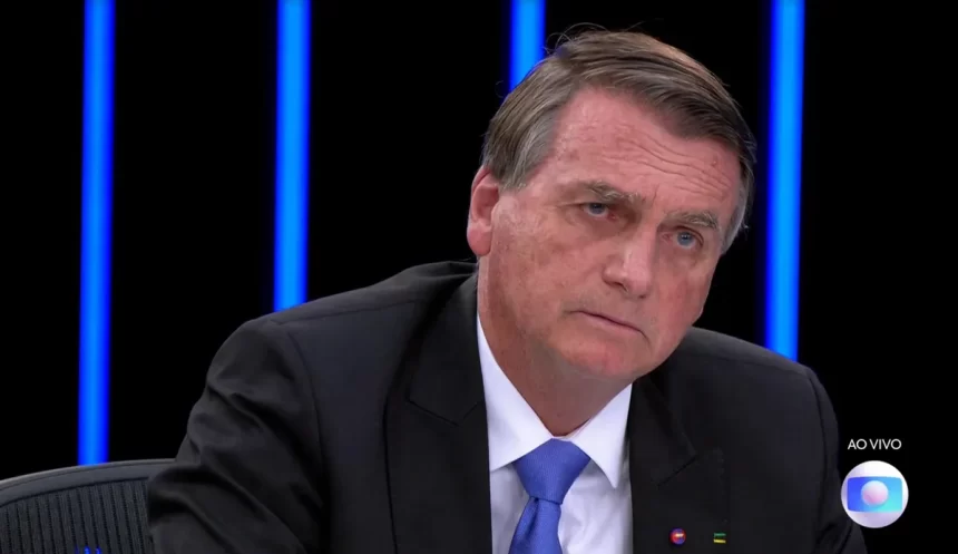 Bolsonaro com semblante triste no cenário do Jornal Nacional da TV Globo