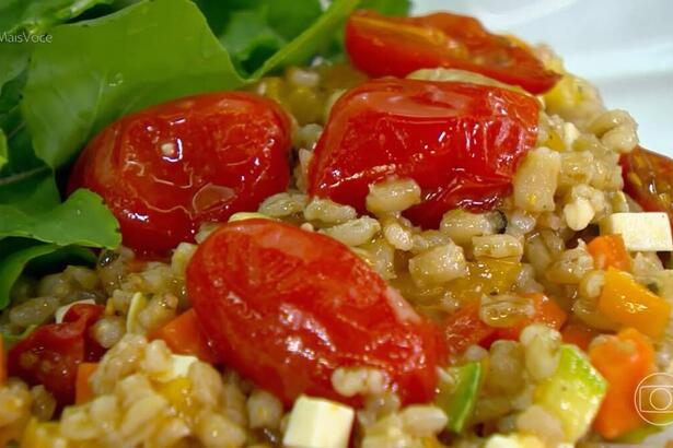 Salada de Cevadinha pronta no cenário do Mais Você na TV Globo