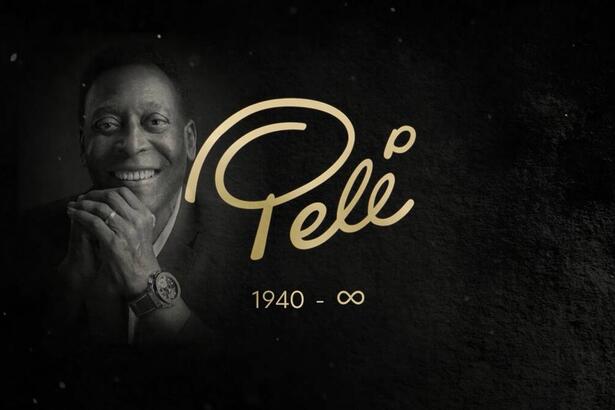 Pelé, com o sorriso no rosto, em uma arte da TV Globo com o seu nome, o ano de nascimento (1940) e o símbolo do infinito