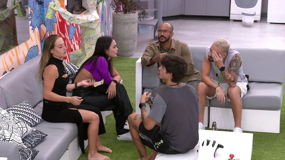 Bruna Larissa Gabriel Fred Ricardo na varanda BBB 23