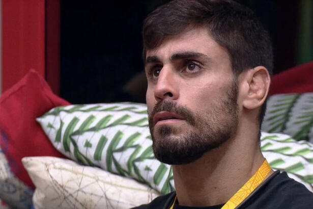 Cara de Sapato sentado na sala do BBB 23