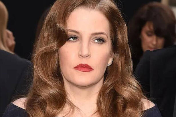 Lisa Marie Presley em uma foto posada