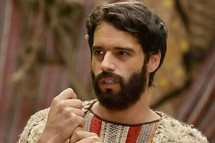 Guilherme Winter, como Moisés, em trecho da novela Os Dez Mandamentos
