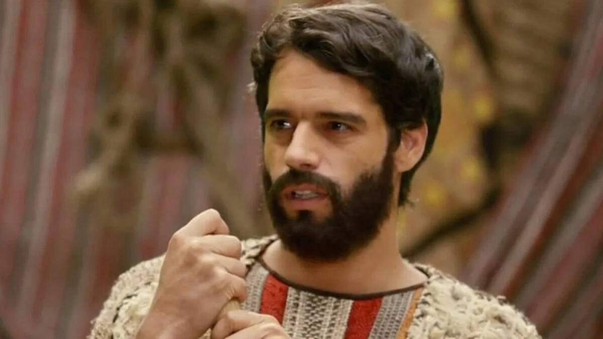 Guilherme Winter, como Moisés, em trecho da novela Os Dez Mandamentos