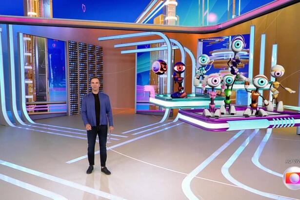 Tadeu Schmidt no estúdio do BBB 23