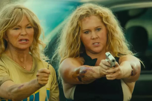 Atrizes Amy Schumer e Goldie Hawn em trecho do filme Viagem Das Loucas, exibido pela TV Globo no Supercine