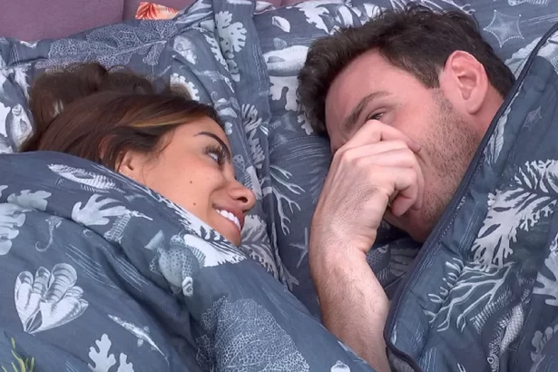 Key ao lado de Gustavo na cama do BBB 23