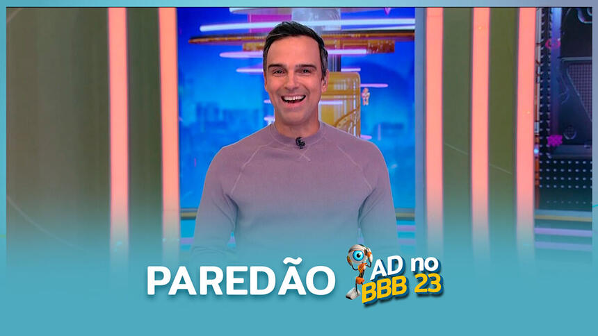 Tadeu Schmidt no cenário do BBB 23 anunciando a formação do Paredão