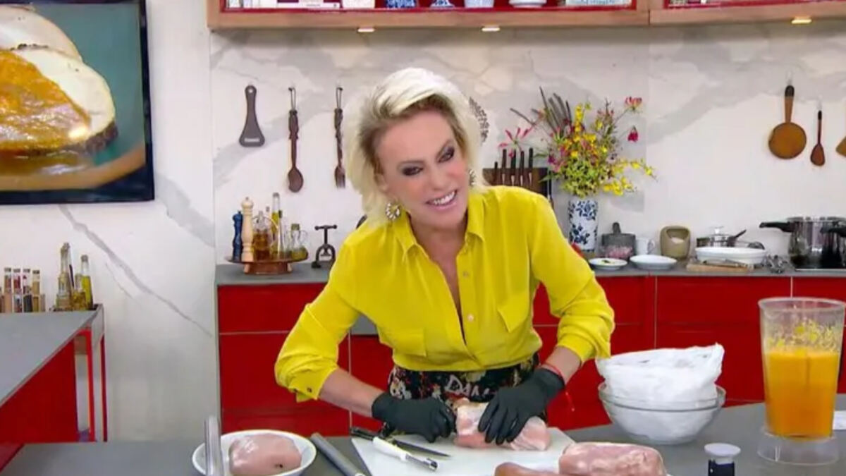 Ana Maria Braga tendo uma crise de riso durante receita no Mais Você, edição de 09/02/2023