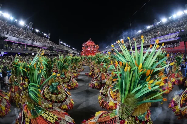 Desfile da Grande Rio no Desfile das Campeãs do Carnaval do Rio de Janeiro de 2022