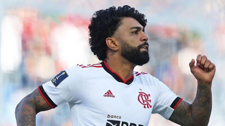 Gabigol comemorando um gol com a camisa do Flamengo, em jogo do Mundial de Clubes