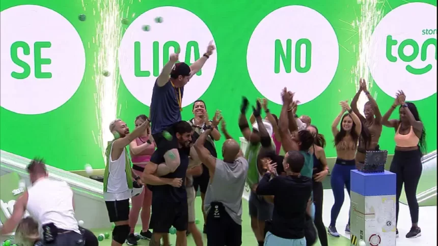 Gustavo comemora com brothers a liderança conquistada no BBB 23