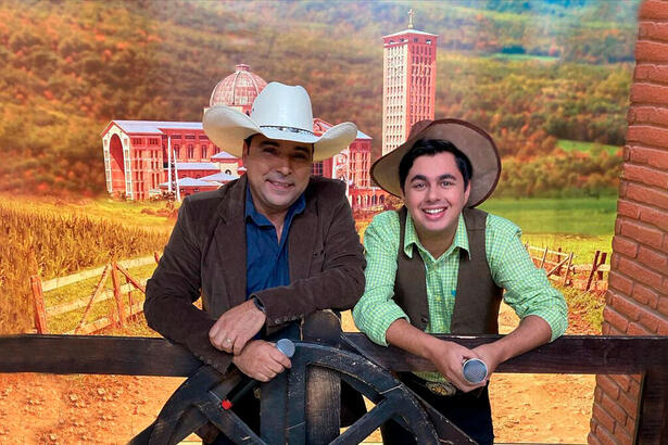 Kleber e menino da porteira apresentam o Terra da Padroeira deste domingo (26)