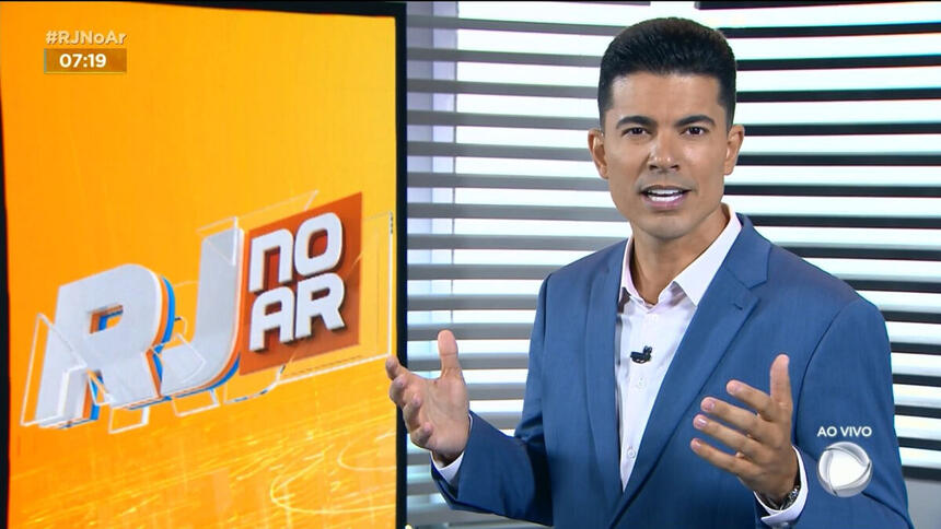 Wagner Montes Filho em trecho da estreia do novo cenário e do retorno do RJ no AR