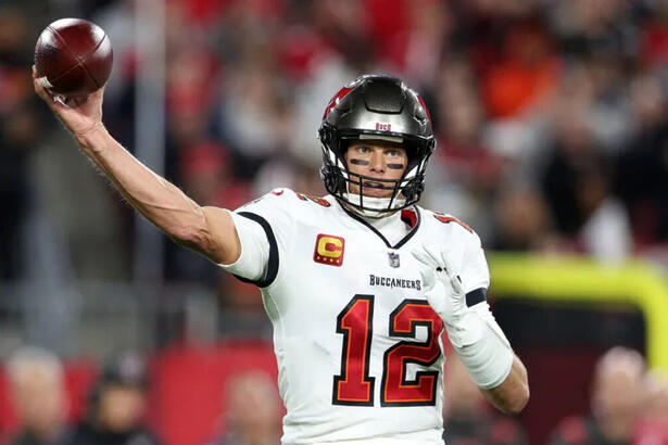 Tom Brady em campo com a camisa do Tampa Bay Buccaneers