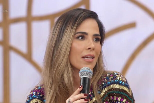 Wanessa Camargo sentada, conversando no Encontro