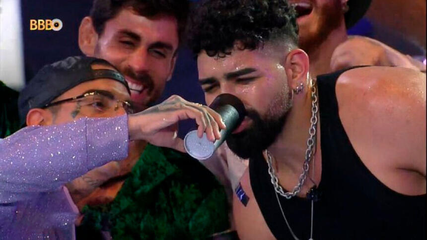 Dilsinho bebe na festa do BBB 23 ao lado de MC Guimê e Cara de Sapato