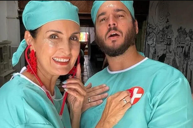 Fátima Bernardes e Túlio Gadelha fantasiados de médico no Carnaval de Olinda