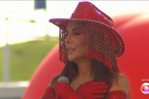 Ivete Sangalo chora em cima do trio Pipoca da Ivete