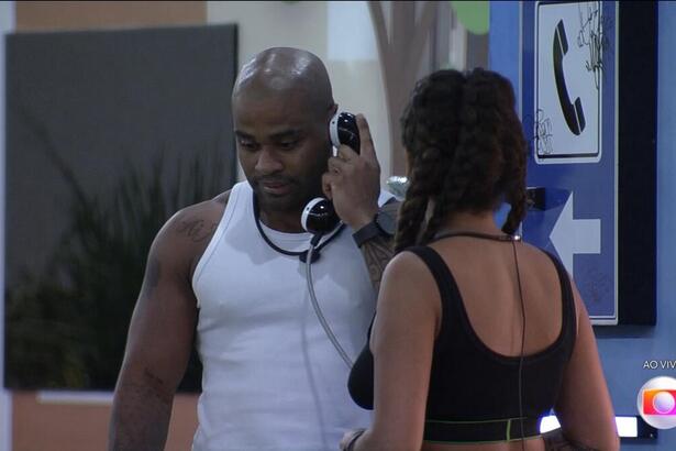 Cezar atendeu o Big Fone neste sábado (04), no BBB 23